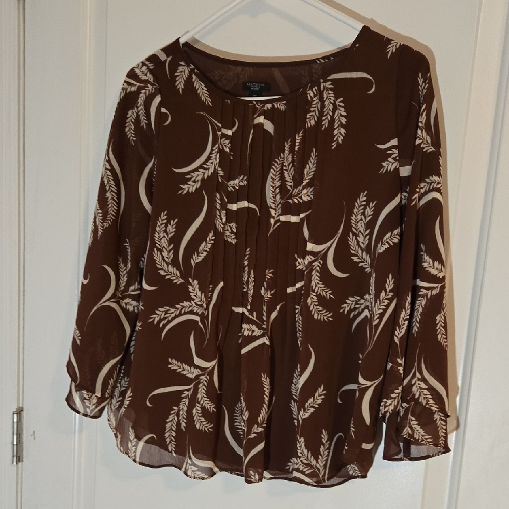 Ann Taylor Brown and Cream Wheat Patterned Flowy Blouse Sz Medium Petite